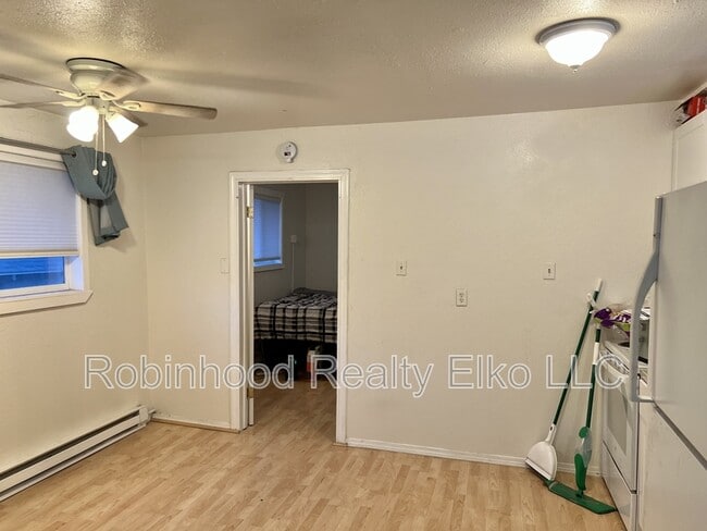 Building Photo - 756 1/2 Maple Street