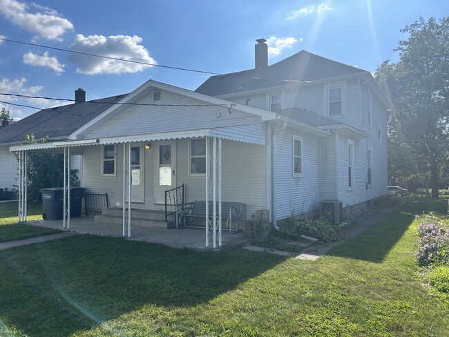 Building Photo - 908 S Armstrong St
