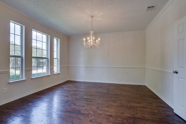 Building Photo - 3504 Spring Mountain Dr