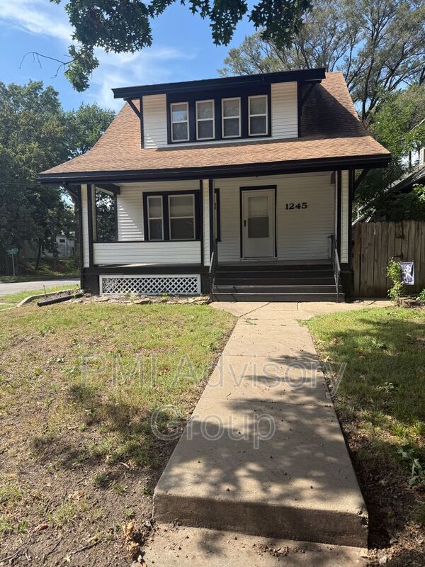 Building Photo - 1245 SW Boswell Ave