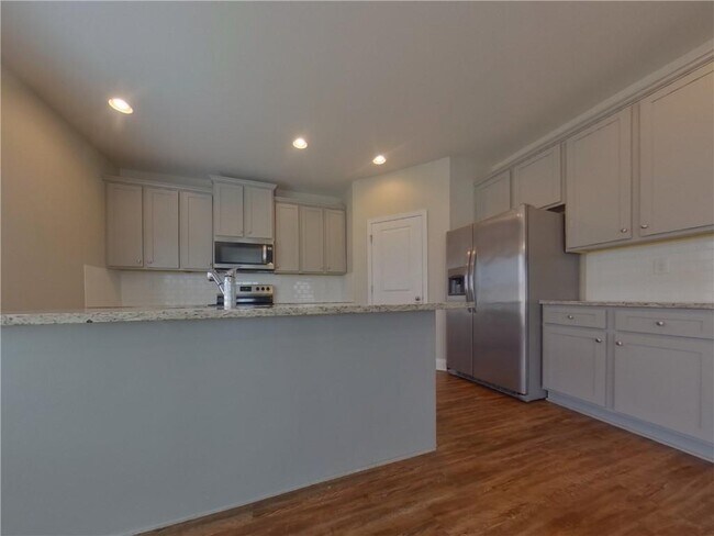 Foto del edificio - 64 Monaghan Wy