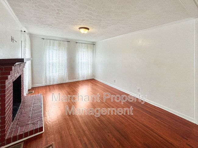 Building Photo - 609 N Maple St