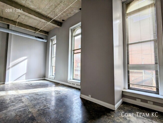 Building Photo - Studio in River Market