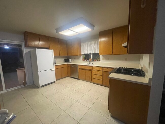 Kitchen - 1705 Long Meadow St