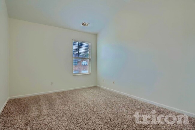 Building Photo - 5732 Barrington Run