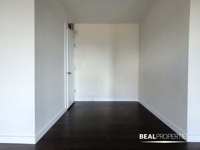 Foto del edificio - 2422 N Kedzie Blvd