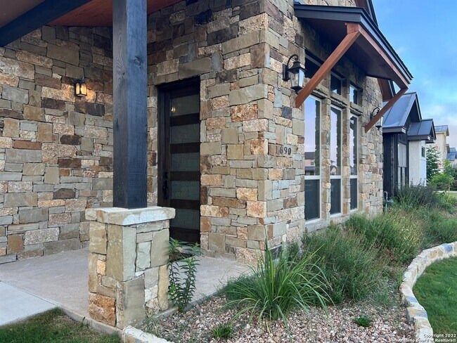 Building Photo - 1690 Gruene Vineyard Crossing