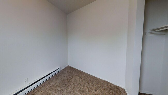 Building Photo - 3 br, 1 bath Apartment - 860 N 200 E