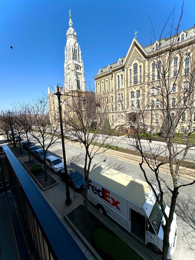 Foto del edificio - 1075 W Roosevelt Rd