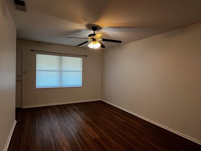 Foto del edificio - New Rental Listing!