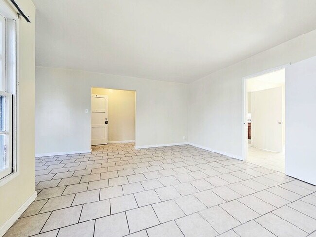 Foto del edificio - 2366 Venice Blvd.