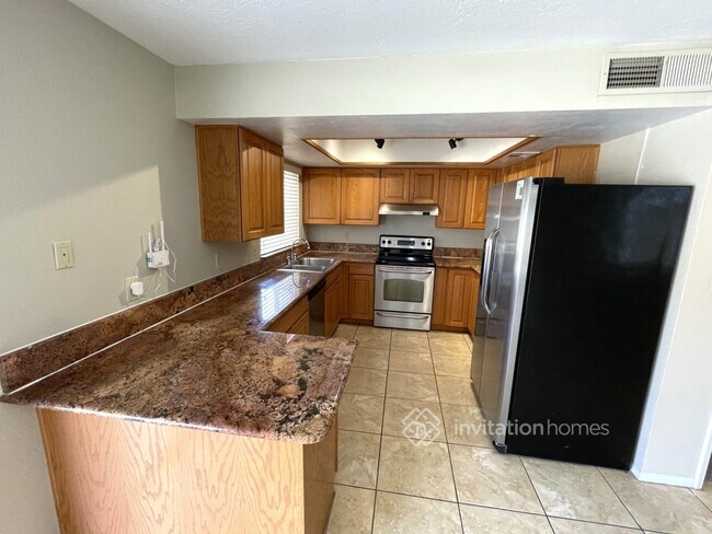 Building Photo - 1534 W Nopal Ave