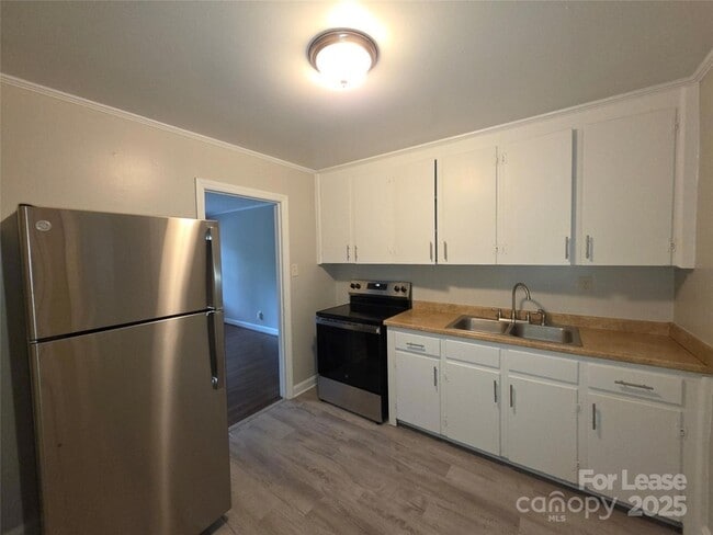 Foto del edificio - 3818 Winfield Dr