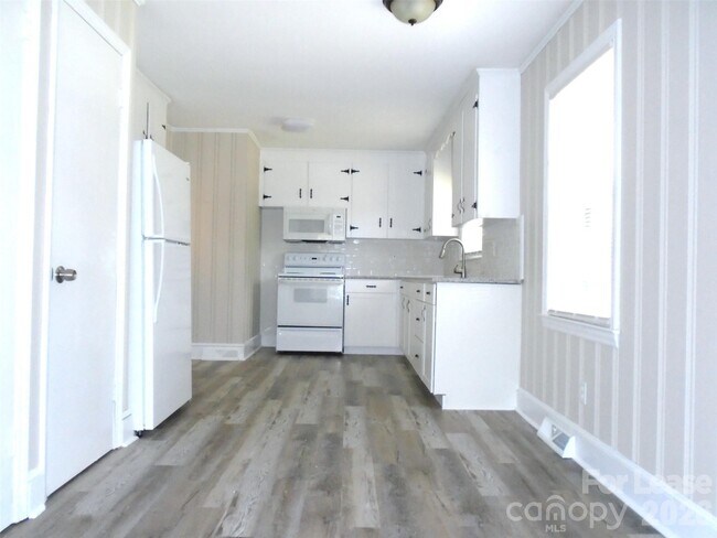 Foto del edificio - 1500 Woodhill Ln