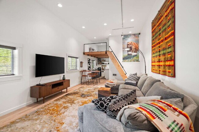 Foto del edificio - Furnished Modern Loft in Ottery Bay