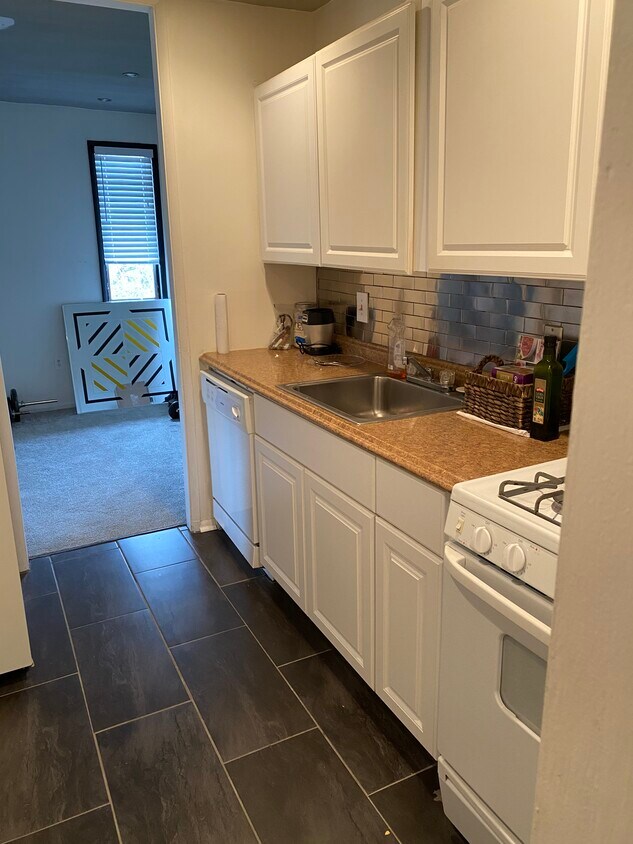 Foto del edificio - 7300 Donnell Pl