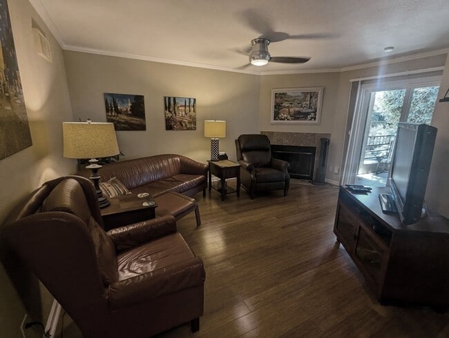Building Photo - Fully furnished 1 bedroom condo and office - Short Term Rental!