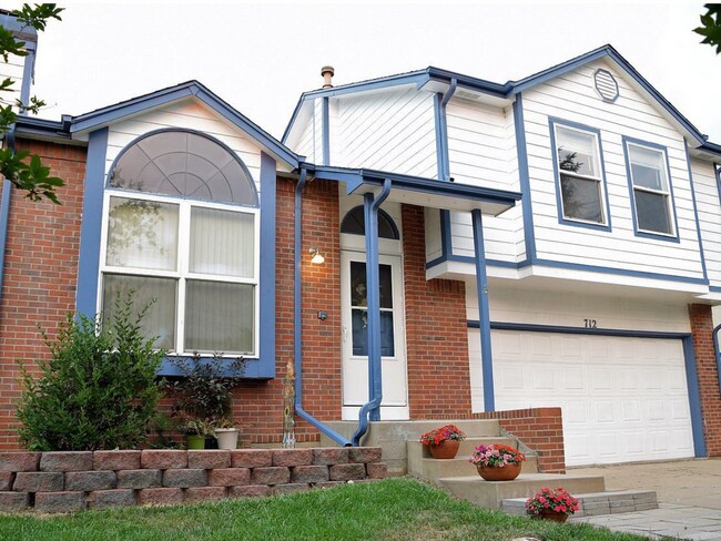 Building Photo - 712 Cameron Ln
