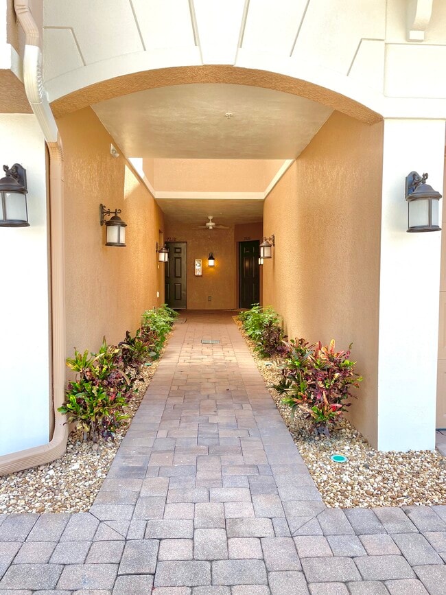 Foto del edificio - 7230 Hamilton Rd