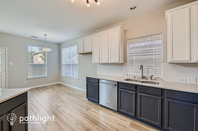 Building Photo - 370 Granger Cir