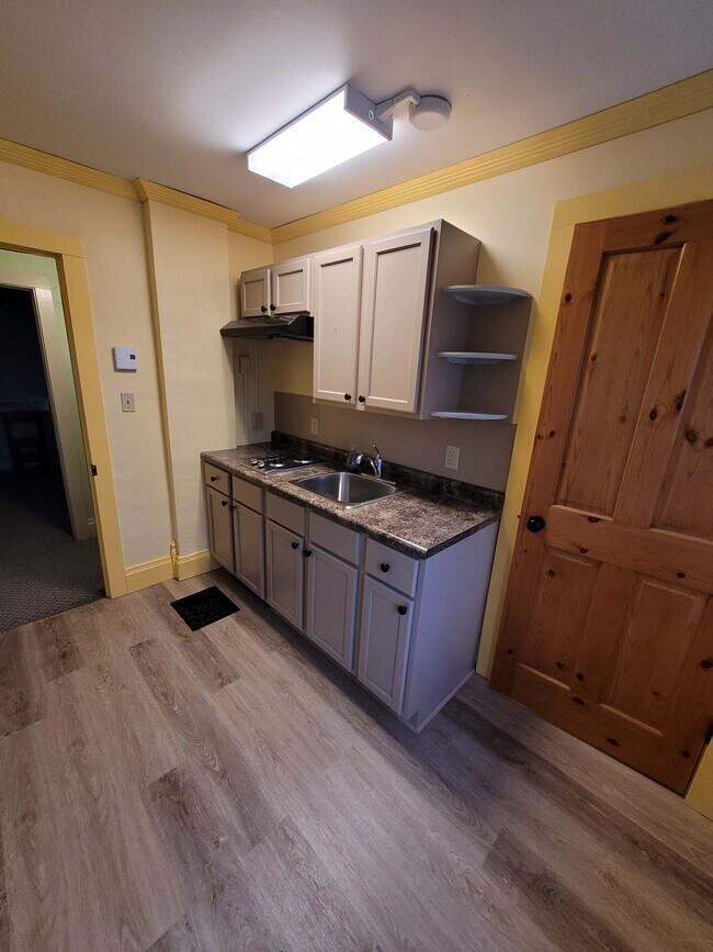 Kitchen - 8424 Pine St