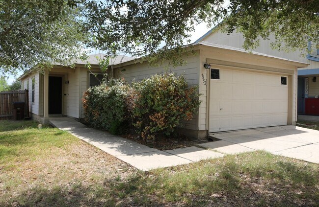 Building Photo - Charming Home in Bradbury Court!