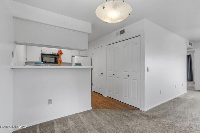 Foto del edificio - 5751 N Kolb Rd