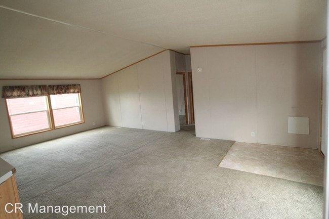 Building Photo - 3 br, 2 bath House - 123 Silver Maple Dr