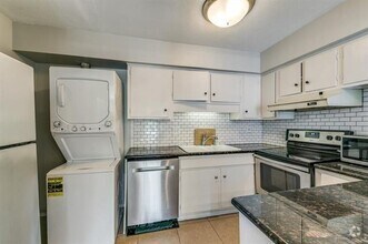 Building Photo - 5303 Fleetwood Oaks Ave