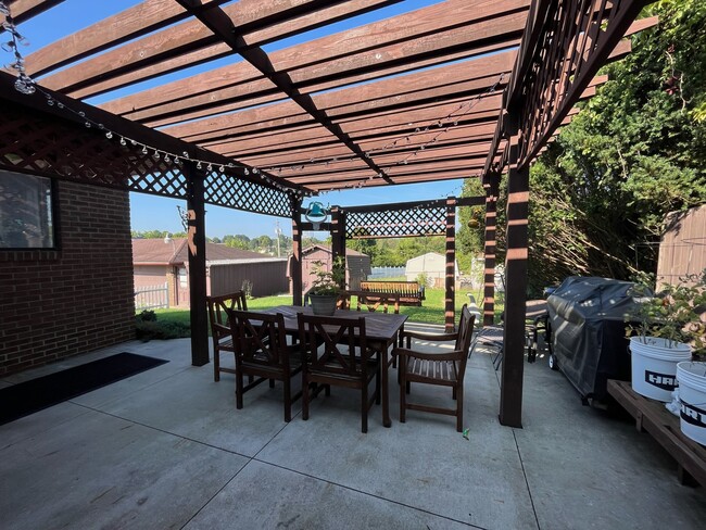 Patio (shared) - 18 25th St NW