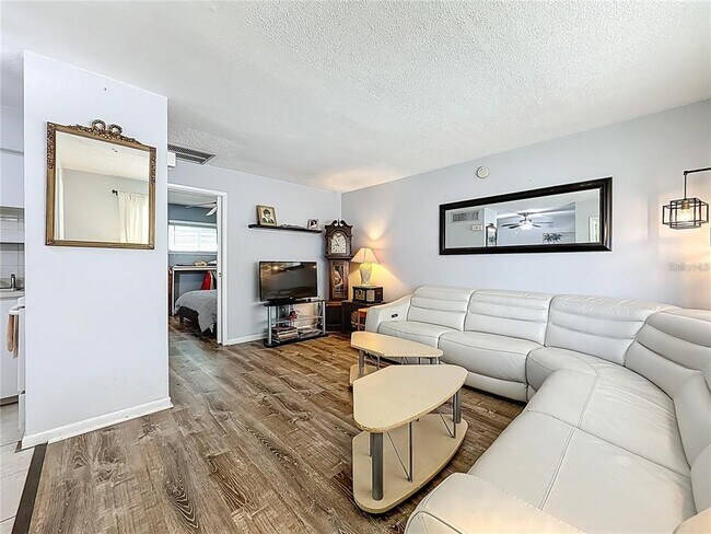 Foto del edificio - 250 Rosery Rd NW