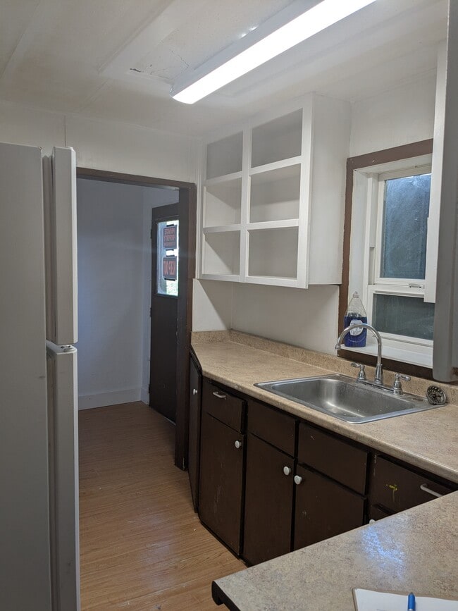Building Photo - 811 Plum Ave