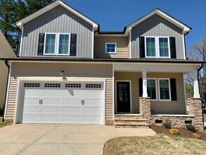 Building Photo - 821 Trinity Pk Dr