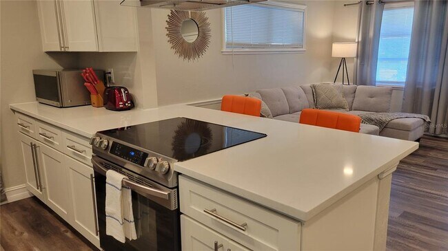 Foto del edificio - 230 N Briggs Ave