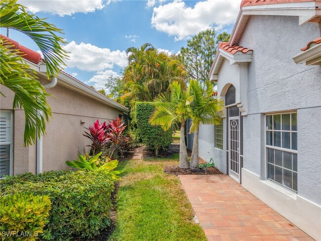 Building Photo - 351 Pindo Palm Dr