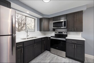 Building Photo - 568 Kenmore Ave