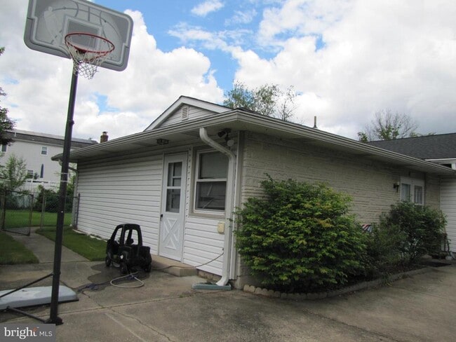 Building Photo - 436 Suffolk Dr