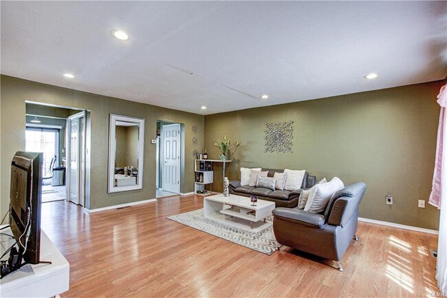 Building Photo - 966 Ramblewood Ln