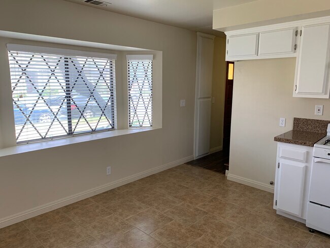 Kitchen - 10407 Western Ave