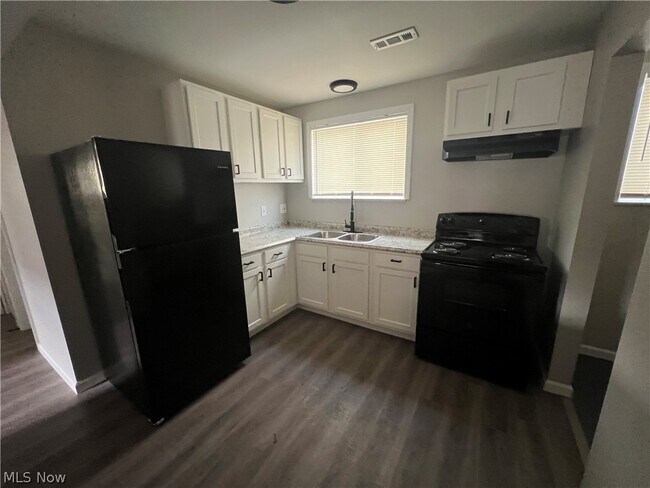 Building Photo - 513 Zahn Dr