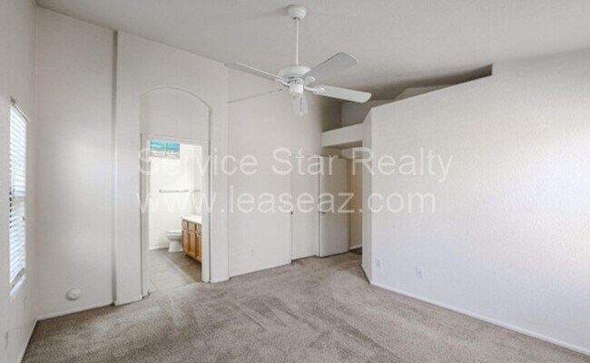 Foto del edificio - 16652 W Latham St