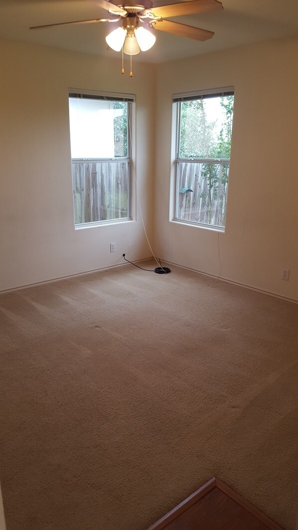 Building Photo - 317 Moonstone Dr