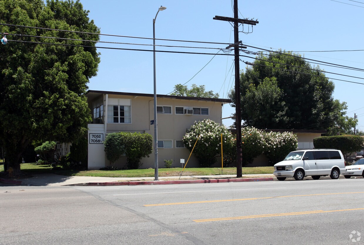 Building Photo - 7052-7058 Woodley Ave