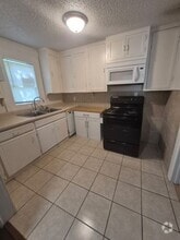 Building Photo - 204 Glover St