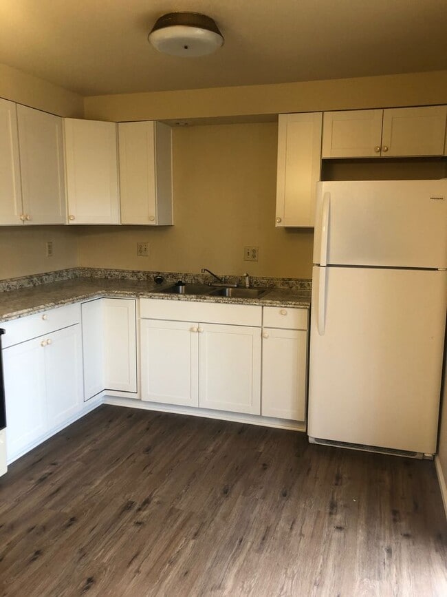 Building Photo - 202-206 Cottage St