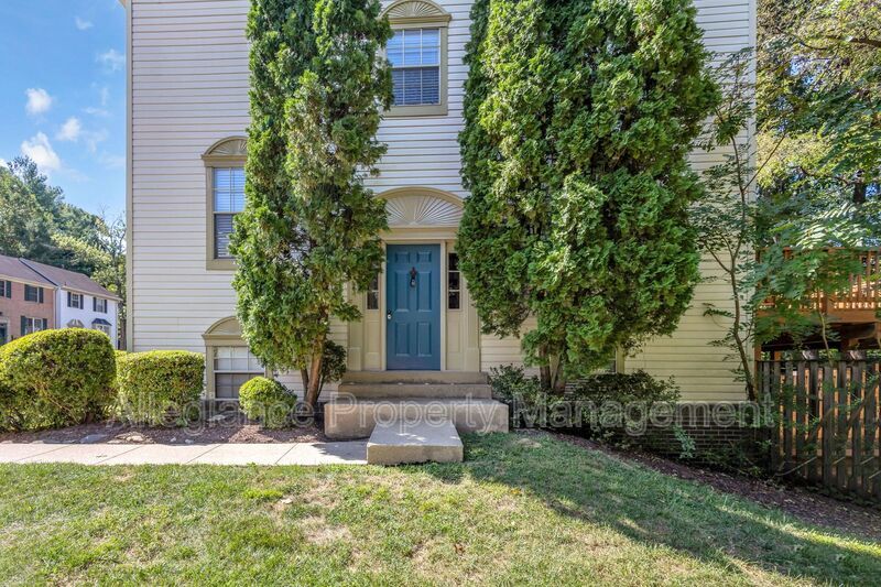 Primary Photo - 5743 Burke Towne Ct