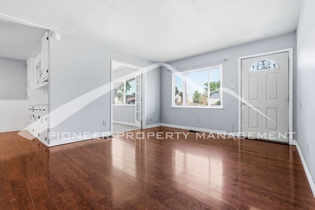 Foto del edificio - Spacious Home with Office and Fenced Yard