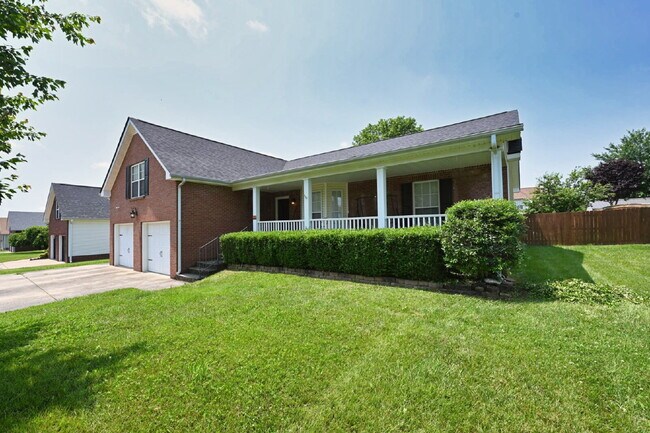 Foto del edificio - Show-Stopping Rental Home – A Rare Find wi...