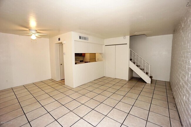 Building Photo - Great East Side Location Monte Catalina Estates