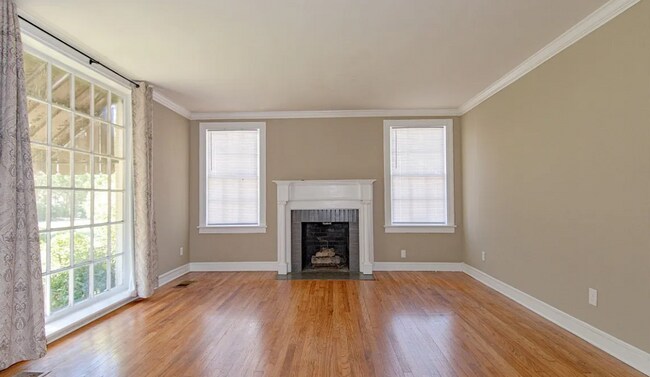 Foto del edificio - Cute Curb Appeal and fresh updates!